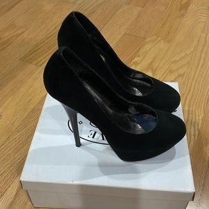 Steve Madden Caryssa Black Suede Pumps Size 8